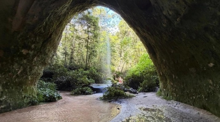 Caves & grottos · Presidente Figueiredo